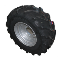 Reifensatz 365/70 R 18 auf Felge 11 x 18