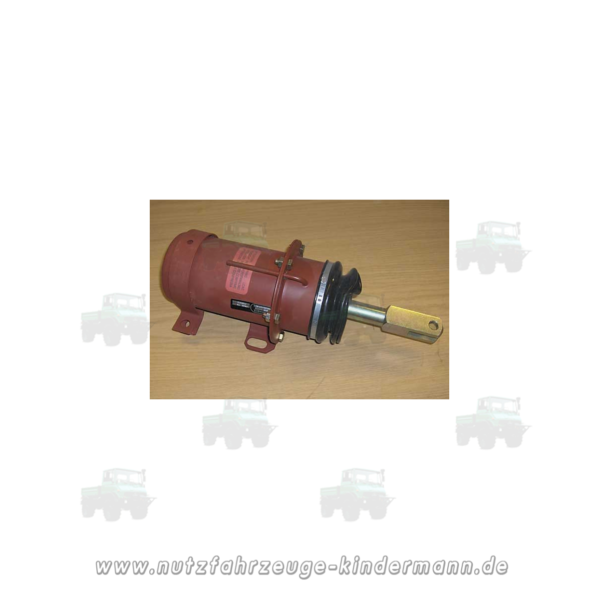 Spring-loaded cylinder box